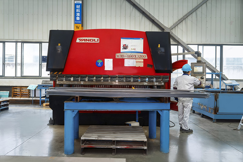 معدات المصنع